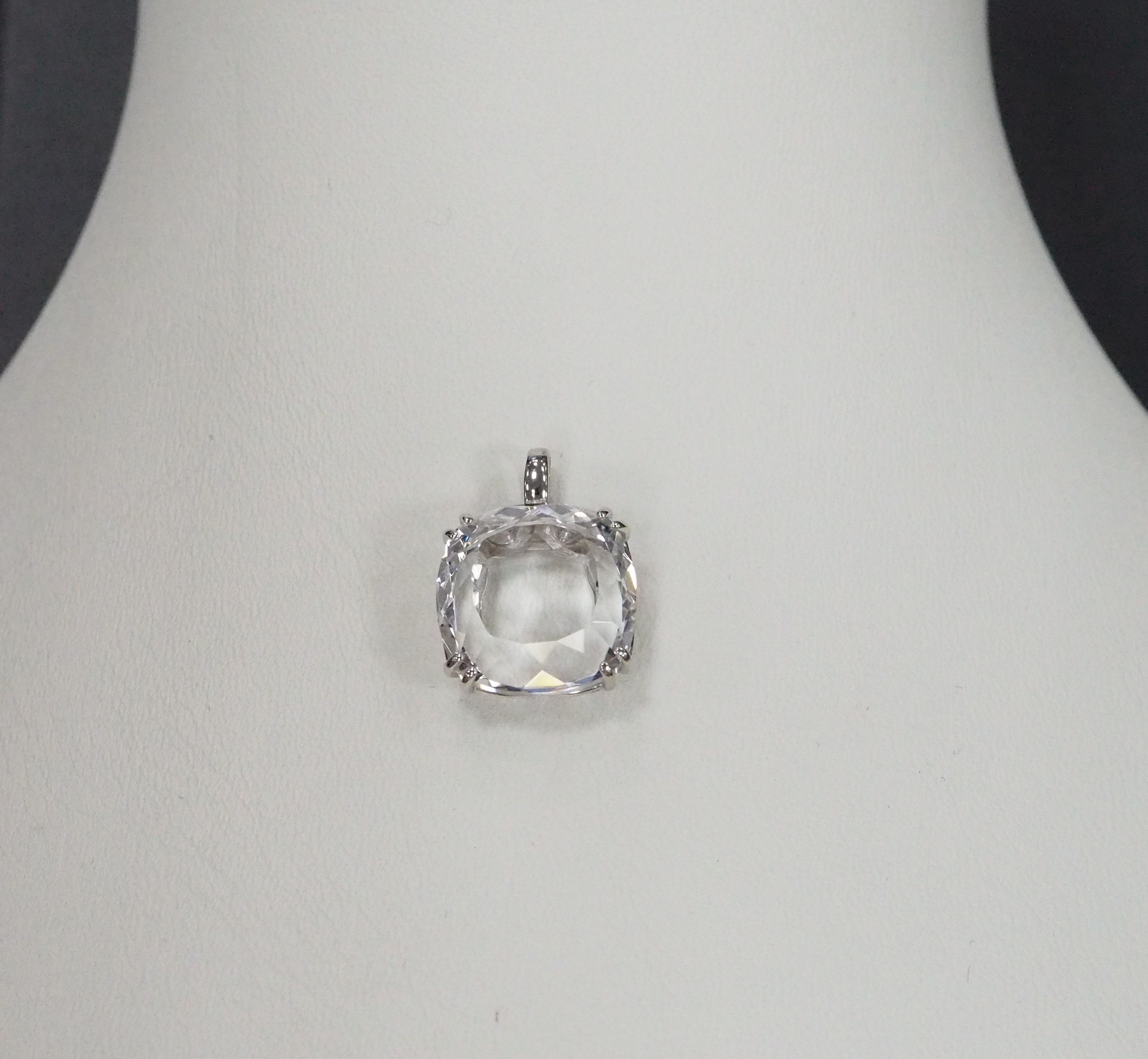 Серебряная подвеска с горным хрусталем